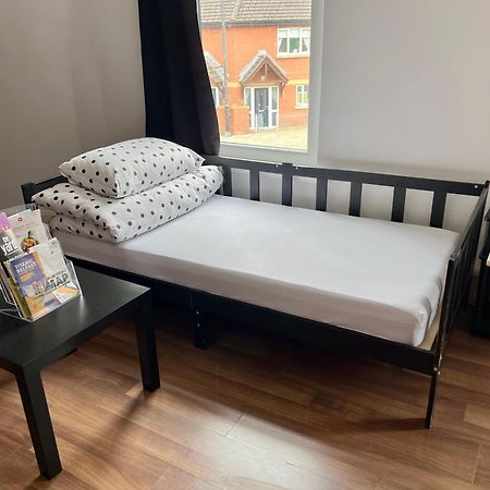 Entire Pinkapt - Free Parking - Up To 4 Guests - 3 Beds - Close To City Centre ベルファスト エクステリア 写真