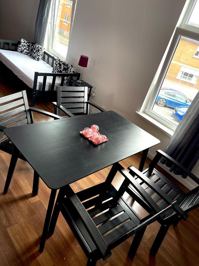 Entire Pinkapt - Free Parking - Up To 4 Guests - 3 Beds - Close To City Centre ベルファスト エクステリア 写真