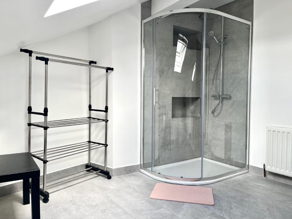 Entire Pinkapt - Free Parking - Up To 4 Guests - 3 Beds - Close To City Centre ベルファスト エクステリア 写真