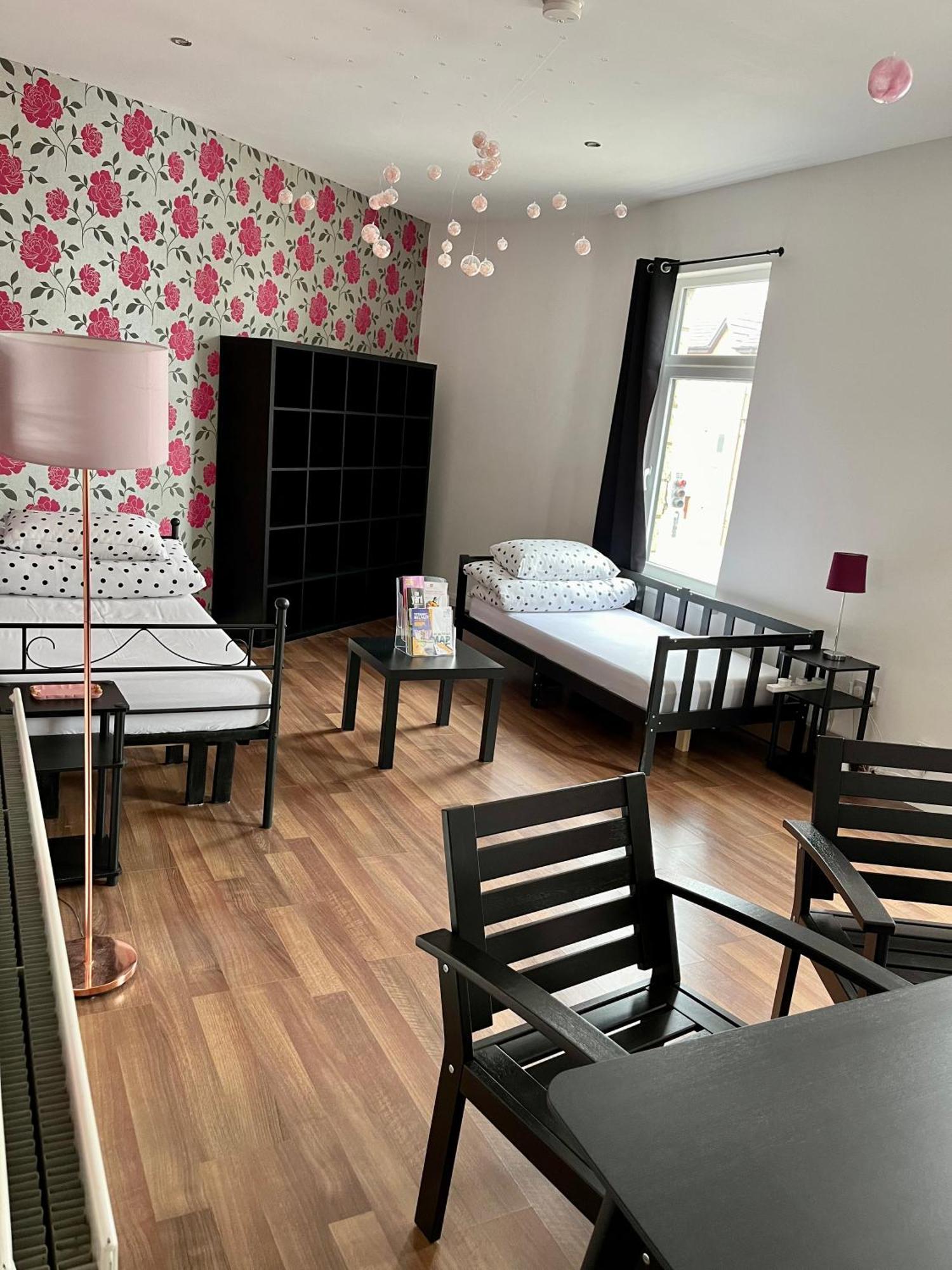 Entire Pinkapt - Free Parking - Up To 4 Guests - 3 Beds - Close To City Centre ベルファスト エクステリア 写真