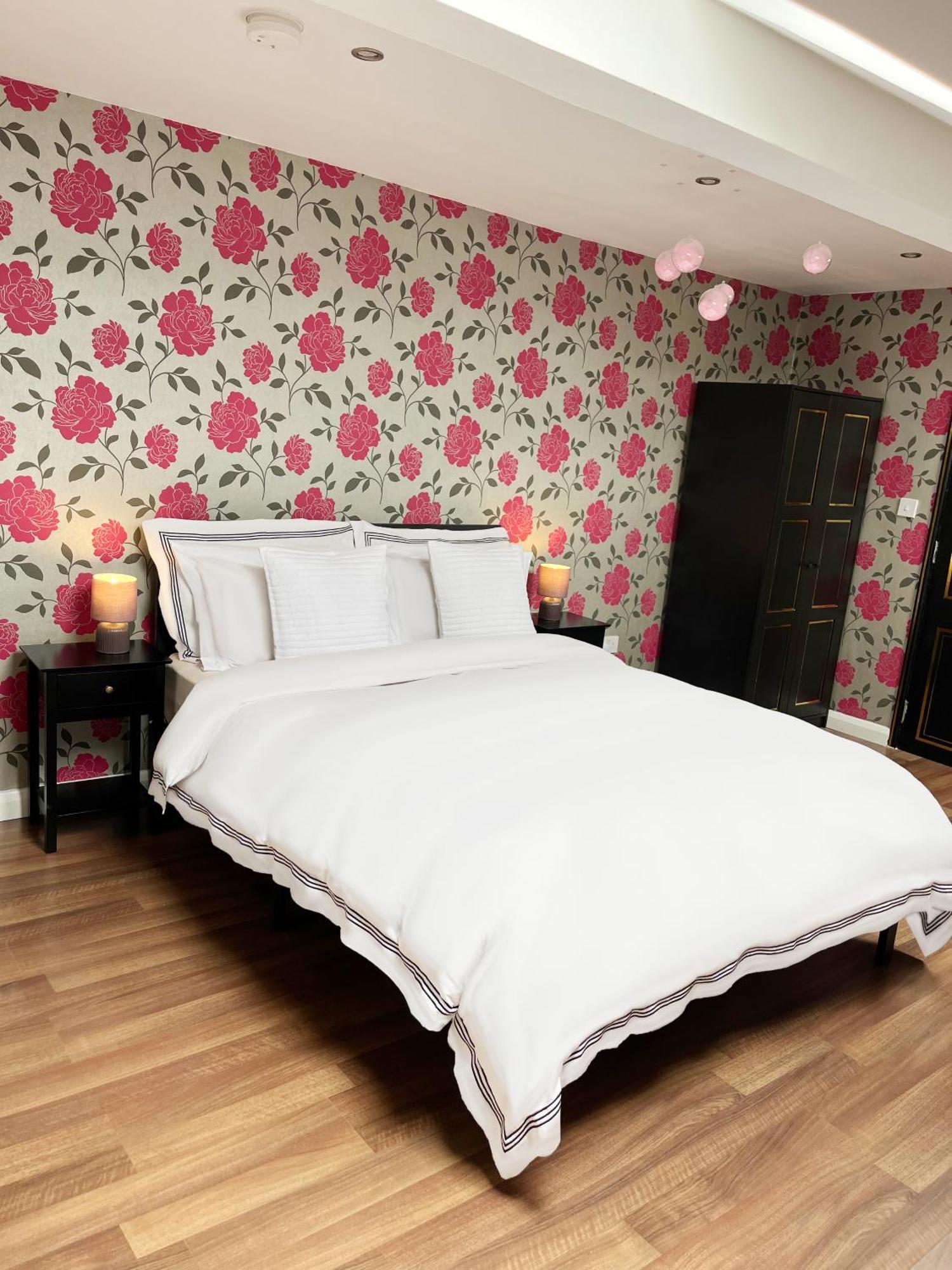 Entire Pinkapt - Free Parking - Up To 4 Guests - 3 Beds - Close To City Centre ベルファスト エクステリア 写真